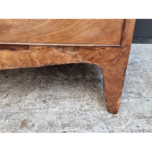 1031 - An early 19th century mahogany and crossbanded chest of drawers, 100.5cm wide.