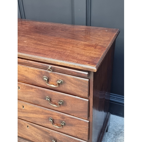 1042 - A George III mahogany chest of drawers, with brushing slide, 91cm wide.