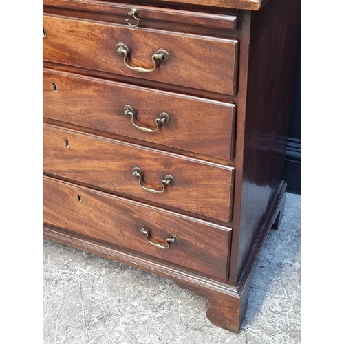 1042 - A George III mahogany chest of drawers, with brushing slide, 91cm wide.