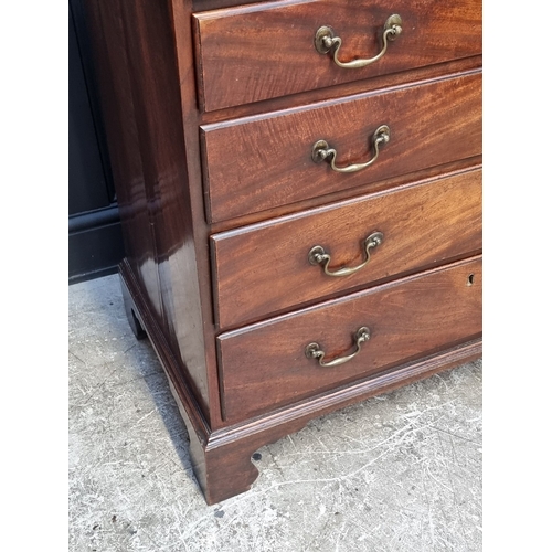 1042 - A George III mahogany chest of drawers, with brushing slide, 91cm wide.