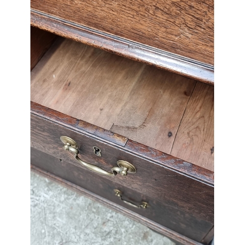 1043 - A George III oak chest of drawers, 101.5cm wide.