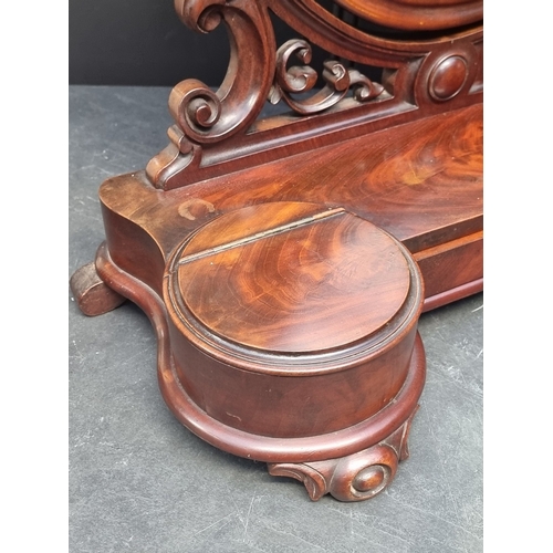 1047 - A large Victorian mahogany toilet mirror, 88.5cm high x 69cm wide.