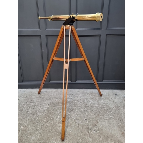 1438 - A circa 1900 brass telescope, by Broadhurst Clarkson & Co, inscribed 'Carl Zeiss, Jena', the obj... 