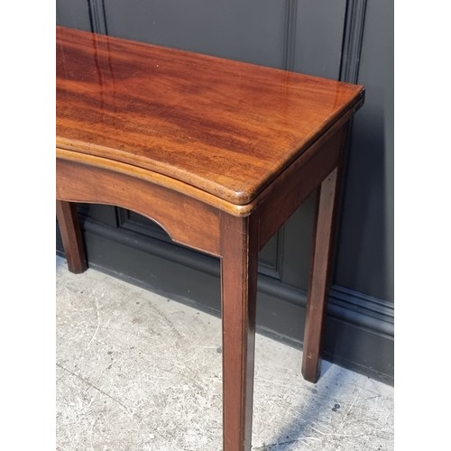 1008 - A George III mahogany serpentine fronted tea table, with single gateleg, 84cm wide.