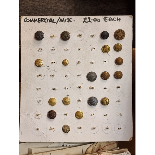 20 - A large quantity of assorted British military buttons, to include a good selection of sealed pattern... 