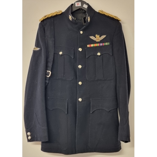 21 - A 1950s British army majors dress blues tunic, with pilots and parachute wings; together with a comm... 