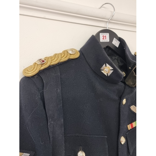 21 - A 1950s British army majors dress blues tunic, with pilots and parachute wings; together with a comm... 