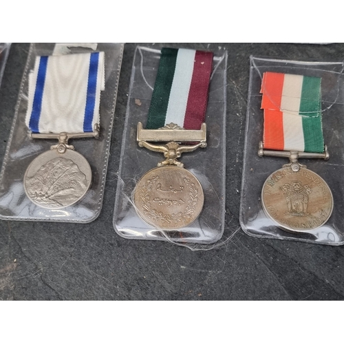 40 - Medals: twenty one WWII and later Indian & Pakistan medals, the Indian examples having various n... 