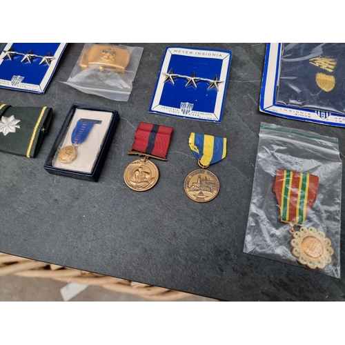 69 - Medals: a cased 1990s US army Medal of Honour; together with other medals and military items.... 