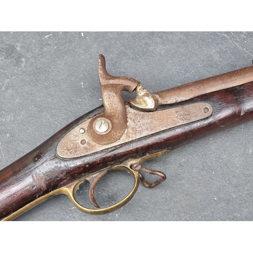 74 - A Victorian 1869 Tower percussion three band musket, the lock plate with VR and Tower stamps, overal... 