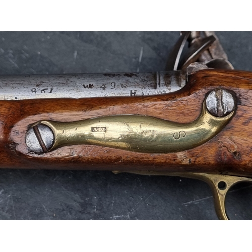 76 - An 18th century flintlock Brown Bess musket, with 101cm barrel and walnut stock, the lock plate stam... 