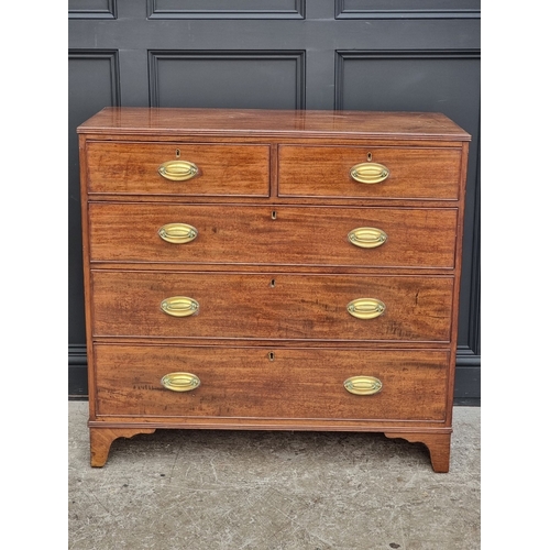 1048 - A George III mahogany chest of drawers, 107.5cm wide.