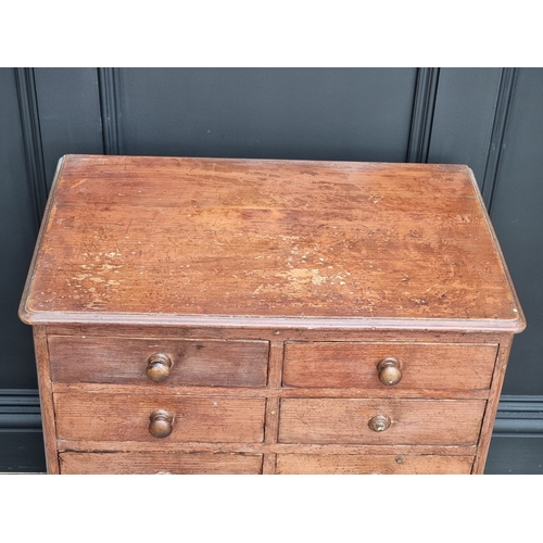 1048 - A George III mahogany chest of drawers, 107.5cm wide.