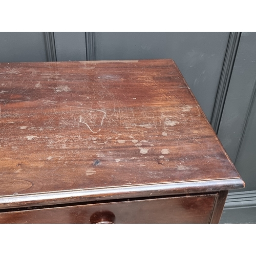 1057 - A 19th century mahogany chest of drawers, 110.5cm wide.