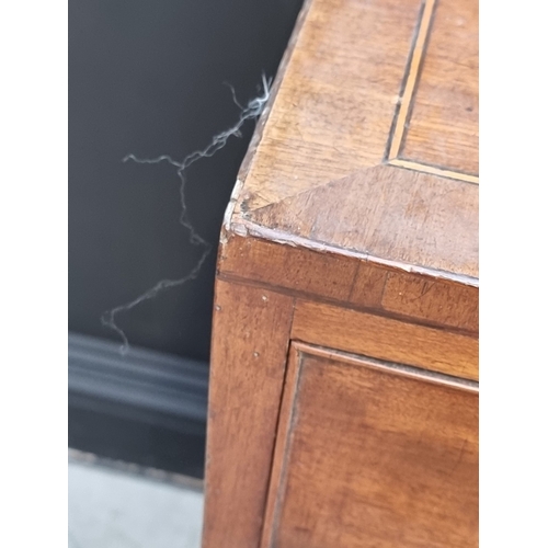 1061 - A George III mahogany and line inlaid chest of drawers, 91.5cm wide.