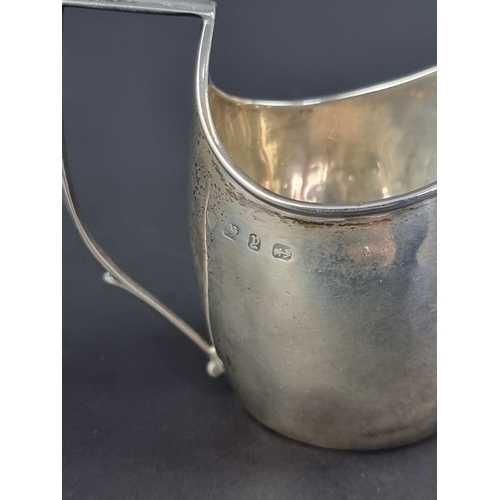 116 - Two silver milk jugs, Birmingham 1898 and 1915, largest 8.5cm high, 99g. (2)