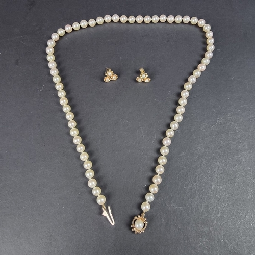 160 - A cultured pearl necklace, with 9ct gold clasp set pearl, 46.5cm; together with a similar pair of 9c... 