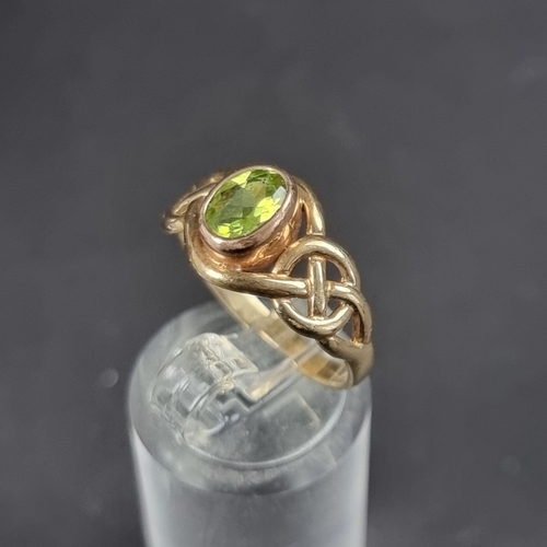 178 - A Clogau 9ct gold and peridot ring, size O 1/2, gross weight 2.7g.