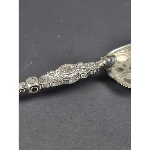 81 - A silver anointing spoon, by Henry Hodson Plante, London 1936, 113g.