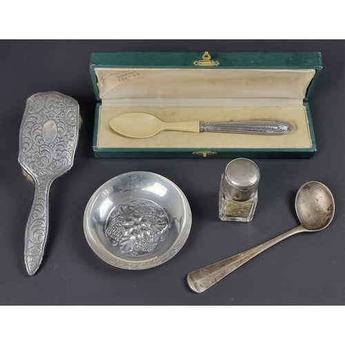 86A - A cased white metal handled caviar spoon; together with four other white metal and silver items. (5)... 