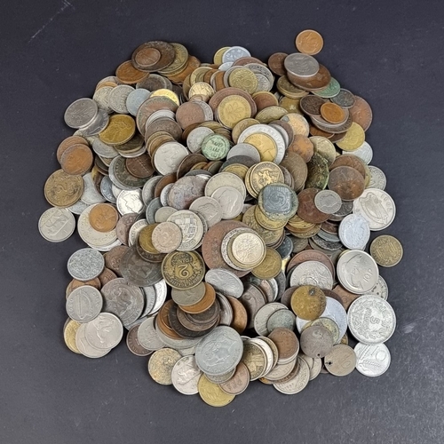 566 - Coins: a quantity of world coins, mostly 20th century.