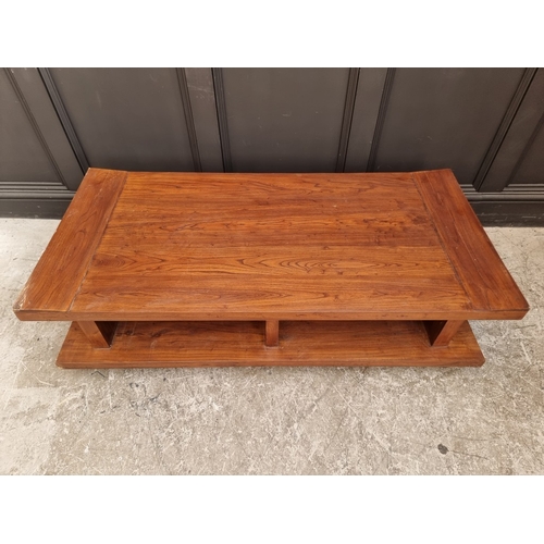 1017 - A contemporary Japanese style low coffee table, 135cm wide, (s.d.).