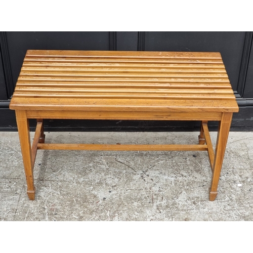 1042 - An Edwardian walnut and inlaid luggage stand, 80cm wide.