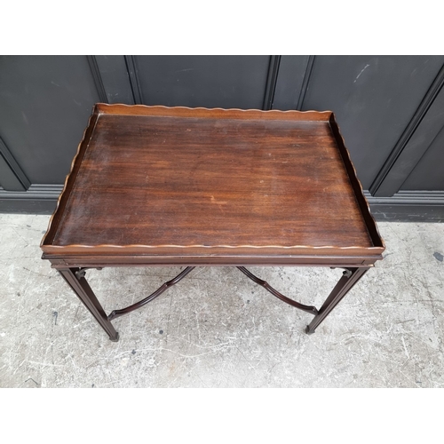 1018 - An Edwardian mahogany 'silver' table, 83cm wide.