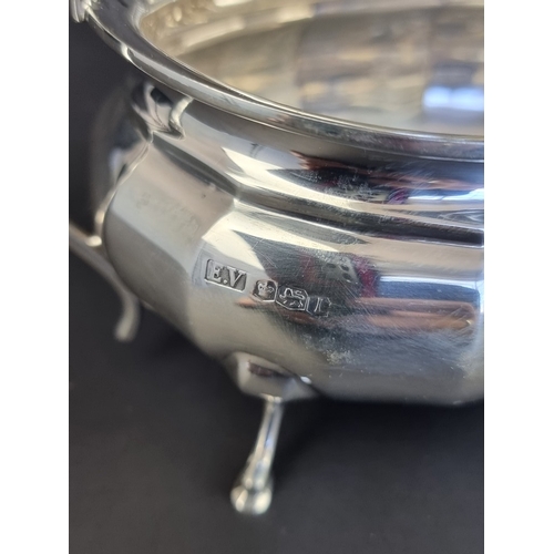 202 - A silver three piece tea set, by Viner's Ltd, Sheffield 1950/51, height to teapot handle 14cm, gross... 