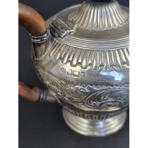 205 - A Victorian silver bachelor's teapot, by James Deakin & Sons, Sheffield 1891, height to handle 1... 
