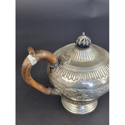 205 - A Victorian silver bachelor's teapot, by James Deakin & Sons, Sheffield 1891, height to handle 1... 