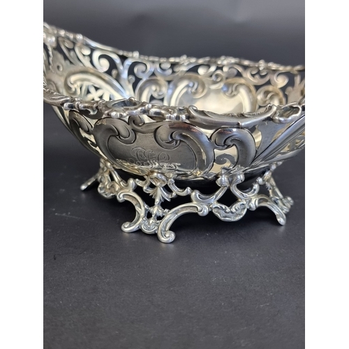 212 - A pair of American white metal bonbon dishes, stamped 'Sterling', by Howard & Co. New York, 195c... 