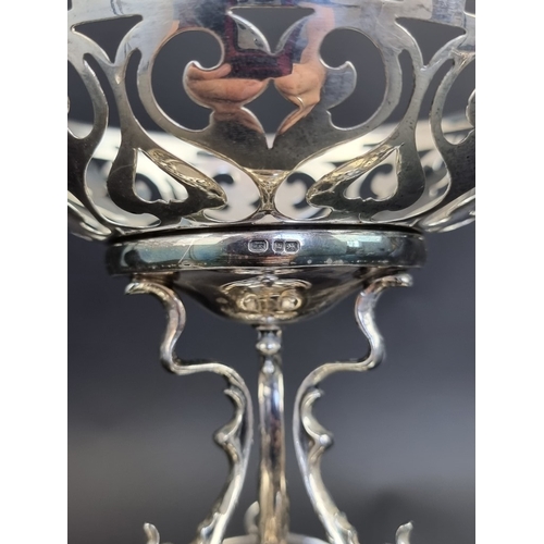 213 - A silver epergne, having pierced silver dishes, by Joseph Rodgers & Sons, Sheffield 1911, 24cm h... 