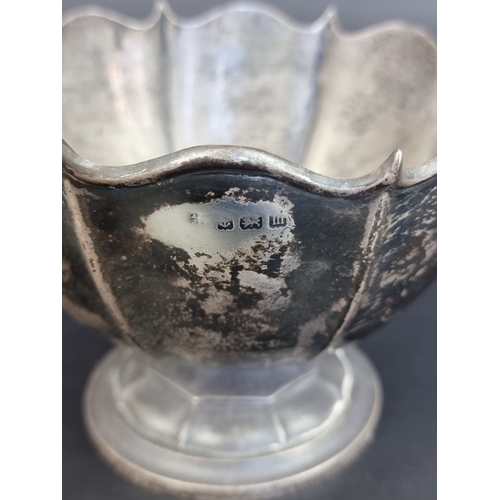218 - A silver footed bowl, by&nbsp;A & J Zimmerman Ltd, Birmingham 1911, 16cm diameter, 185g.... 
