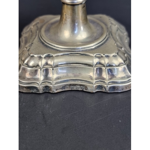 222 - A pair of silver candlesticks, by Fordham & Faulkner, Sheffield 1913, 23.5cm high.... 