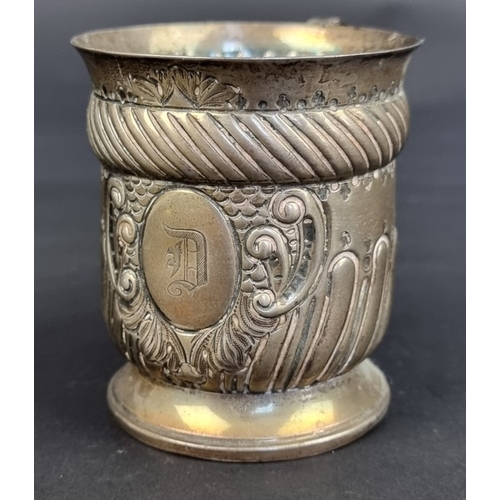 234 - A Victorian silver mug, by T L, London 1900, 8cm high, 136g.