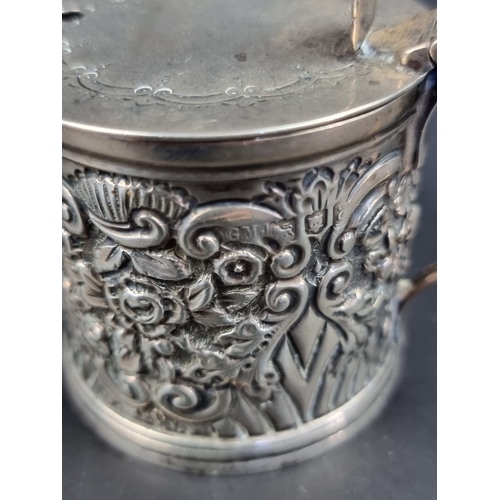 240 - A Victorian silver mustard pot, by Josiah Williams & Co, London 1896, 7cm high, 94g.... 