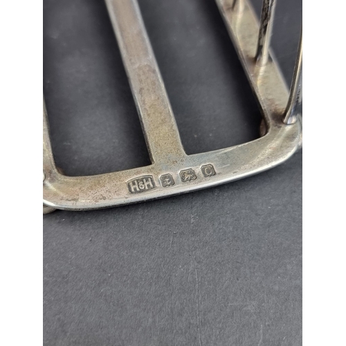 243 - A silver toast rack, by&nbsp;Hukin & Heath Ltd, Birmingham 1938, 13cm wide, 174g.... 