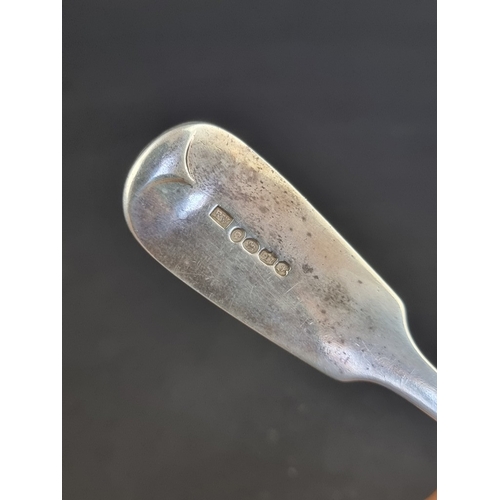 256 - A Victorian silver fish slice, by Robert Williams, Exeter 1842, 164g.
