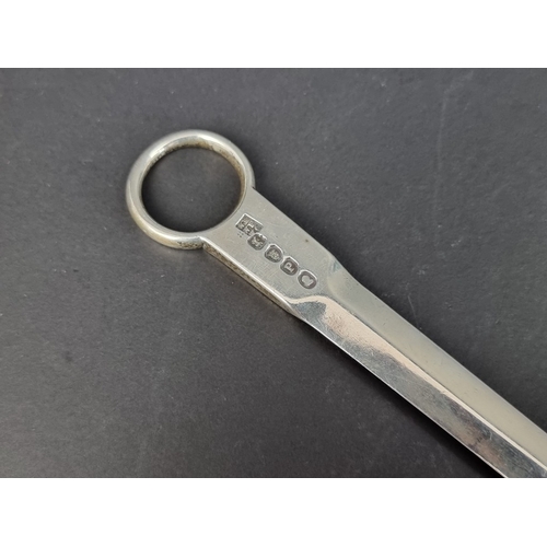 257 - A George III silver skewer, by William Eley I, William Fearn & William Chawner, London 1810, 28c... 