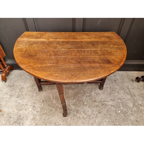 1006 - A circa 1700 oak gateleg table, 111.5cm wide.