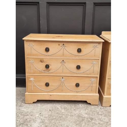1010 - Two matching late 19th/early 20th century pine bedroom chests, 89cm and 76cm wide respectively.... 