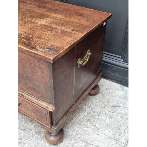 1030 - An oak mule chest, 94cm wide.