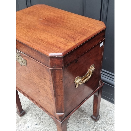 1040 - A George III mahogany cellarette, 42cm wide.