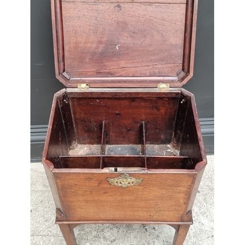 1040 - A George III mahogany cellarette, 42cm wide.