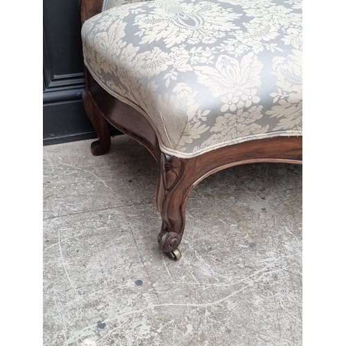 1054 - A small Victorian rosewood and damask upholstered settee, 106.5cm wide.