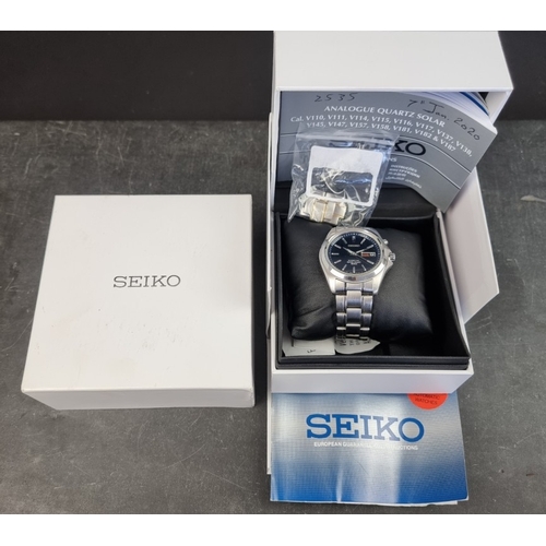 514 - A Seiko 'Kinetic' stainless steel wristwatch, 39mm, Ref. 5M63-0B90, on original bracelet, complete w... 