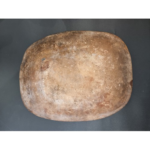 1314 - A good and large antique slipware dish, possibly Isleworth, with combed decoration, 52cm wide.... 