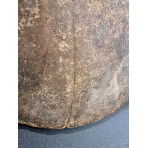 1314 - A good and large antique slipware dish, possibly Isleworth, with combed decoration, 52cm wide.... 