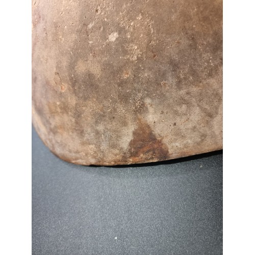 1314 - A good and large antique slipware dish, possibly Isleworth, with combed decoration, 52cm wide.... 